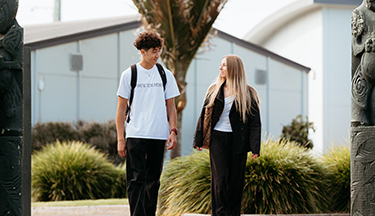Toi Ohomai students walking around campus