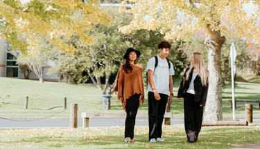 Toi Ohomai students walking around campus