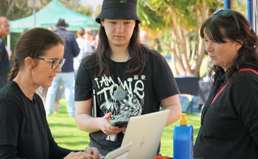 Toi Ohomai staff  member helping a student 