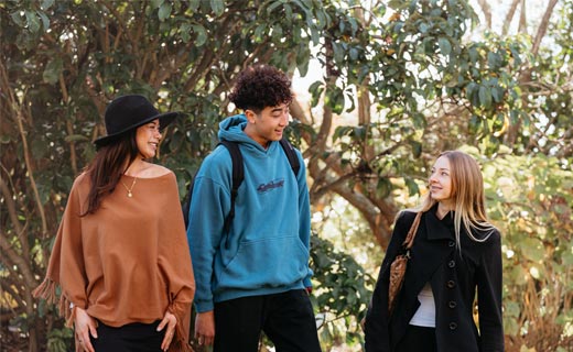 Toi Ohomai students walking around campus