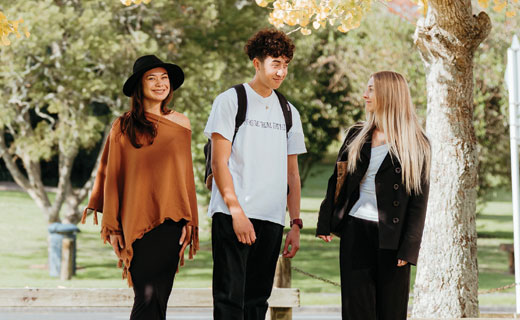 Toi Ohomai students walking around campus