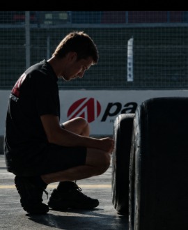 Dominic Linn is now mechanic for Hitech in the Eurocup-3 Championship.