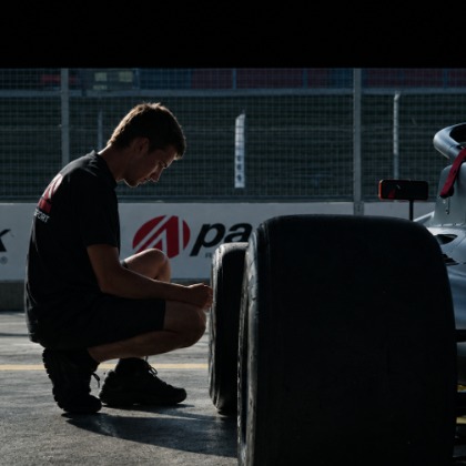 Dominic Linn is now mechanic for Hitech in the Eurocup-3 Championship.