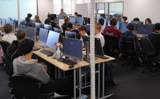 High school students at Discover IT Workshop