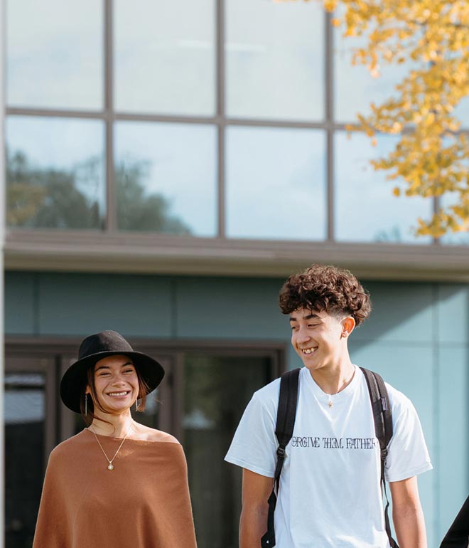 Toi Ohomai students walking around campus